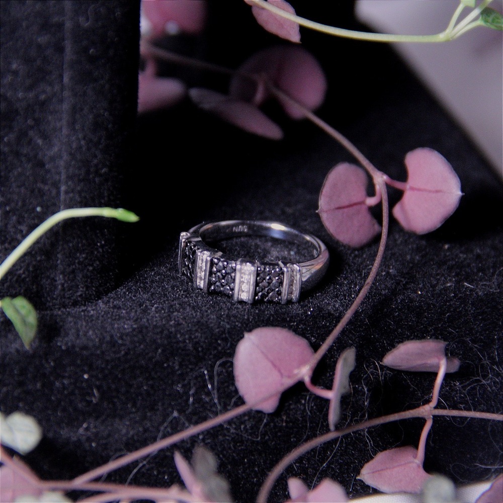 SUN 925 Sterling Silver Black and White Stone Pavé Bar Ring Band sz 7